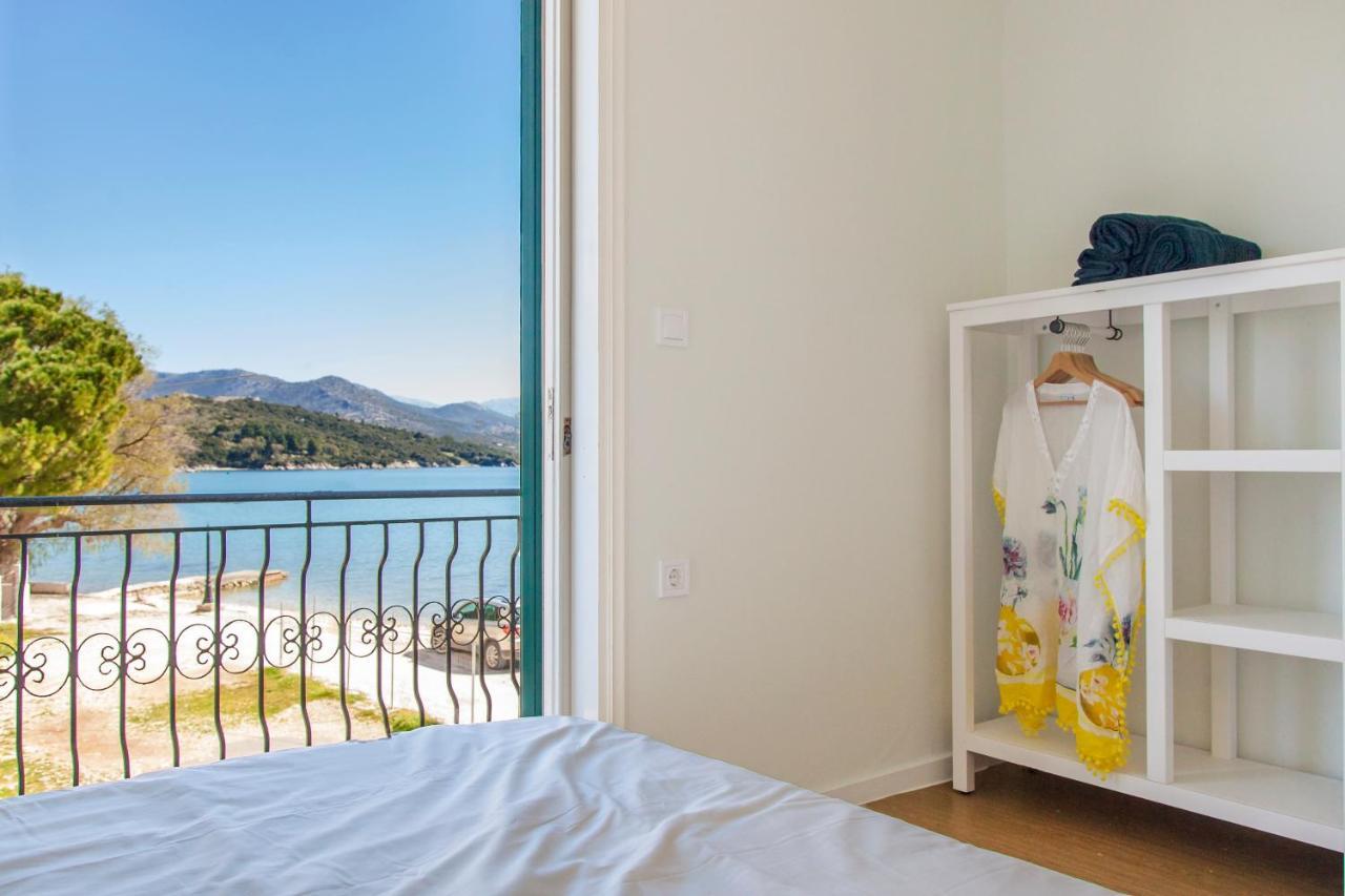 Ligia Waterfront Apartments Bagian luar foto