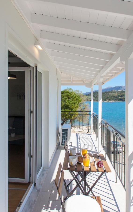 Ligia Waterfront Apartments Bagian luar foto