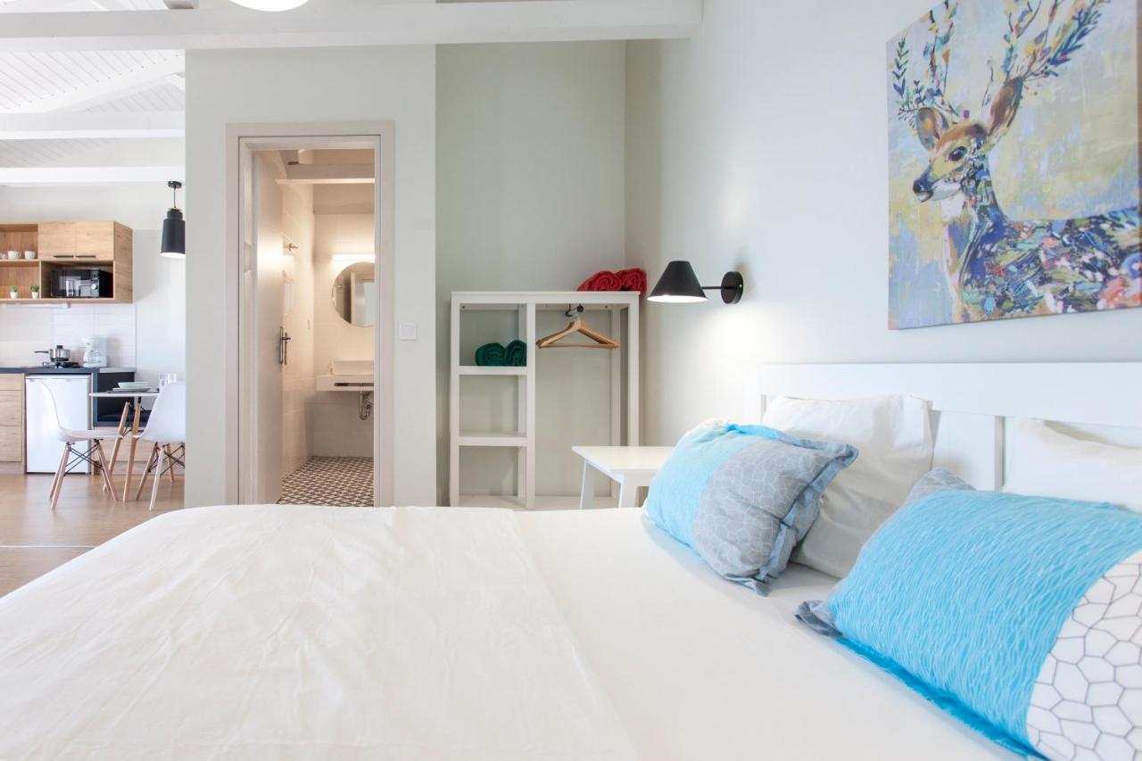 Ligia Waterfront Apartments Bagian luar foto